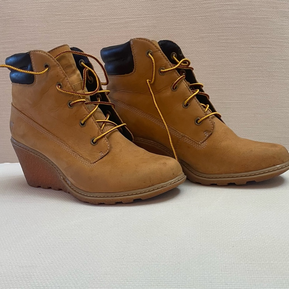 Women's Timberland Wedge Boots Size 8.5 Amston (Brown Wheat)